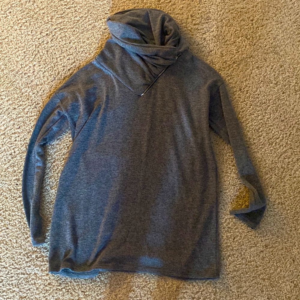 Gray vanilla bay turtle neck